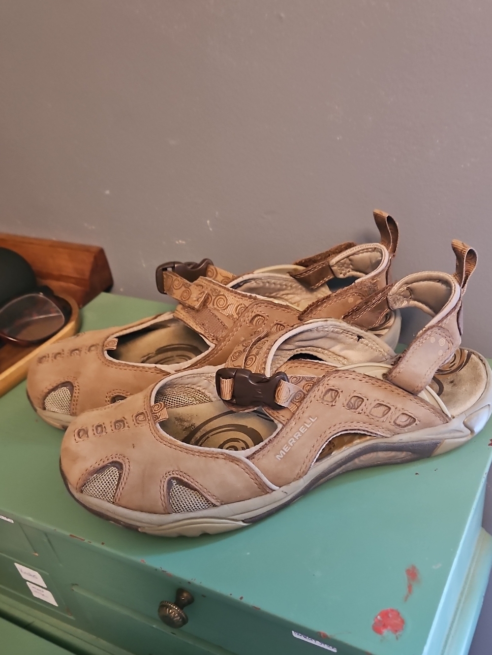 Merrell Beige/Tan Closed-Toe Sport Sandals Sz 7.5